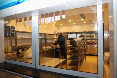 明厨亮灶，安心之选 金山27家餐饮企业在线展示餐食制作过程获评